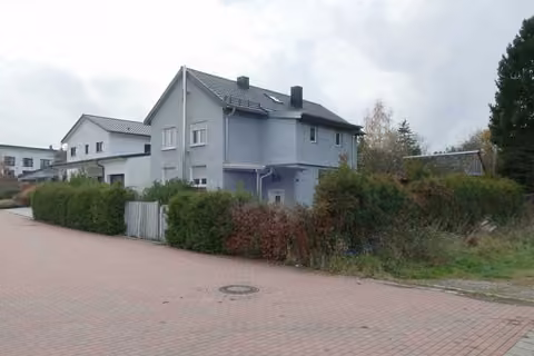 Zwangsversteigerung Einfamilienhaus in Parkstein – Außenansicht des Einfamilienhauses von Nord-Ost.