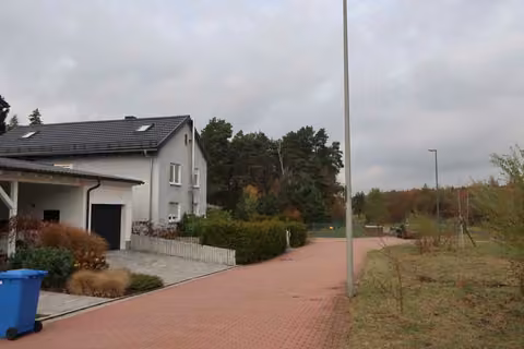 Zwangsversteigerung Einfamilienhaus in Parkstein – Außenansicht des Wohnhauses von Süd-Ost.