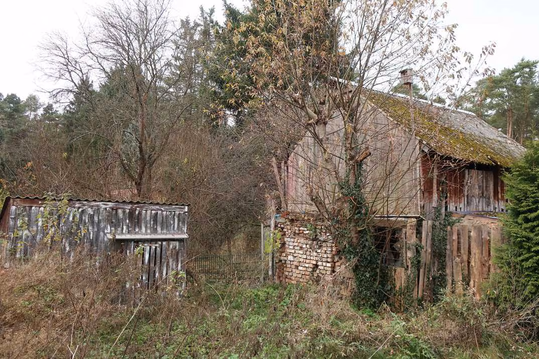 Zwangsversteigerung Einfamilienhaus in Parkstein – Abbruchreifes Nebengebäude auf dem Grundstück.
