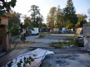 Zwangsversteigerung Grundstück in Berlin, Rahnsdorf – Überblick über das befestigte Grundstück Am Küstergarten 18 nach Süden.