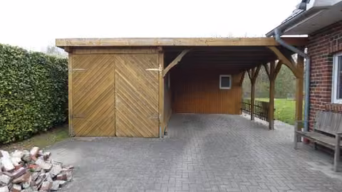 Zwangsversteigerung Einfamilienhaus in Barßel, Elisabethfehn – Carport-Nebengebäude mit integriertem Geräteraum und Werkstatt.