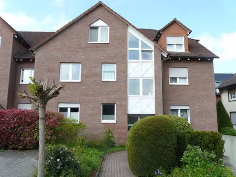 Zwangsversteigerung Eigentumswohnung in Bad Sassendorf – Teilansicht der Wohnanlage von Osten (Haus 8 a).