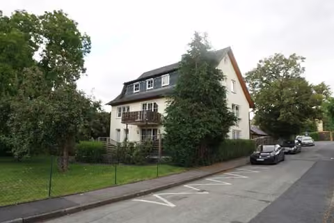 Zwangsversteigerung Einfamilienhaus in Rödental, Einberg – Blick von Südwesten auf das Wohnhaus