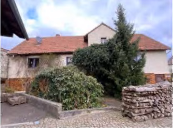 Zwangsversteigerung Einfamilienhaus in Homberg (Ohm), Maulbach – Hofansicht des Wohnhauses.