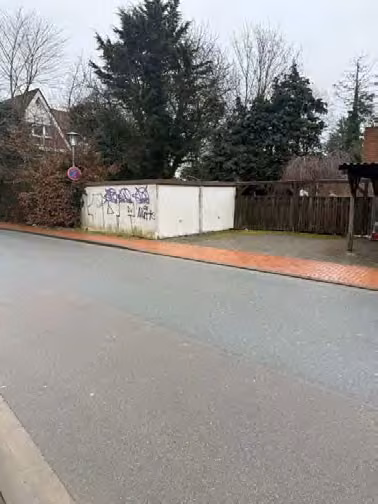 Zwangsversteigerung Einfamilienhaus in Quakenbrück – Ansicht der vorhandenen Fertigteil-Doppelgarage.