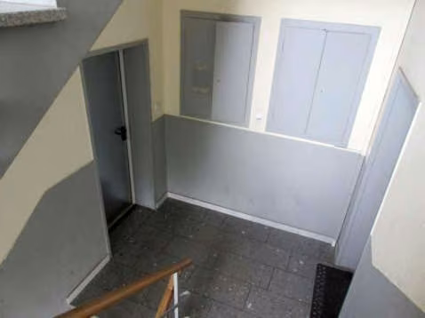 Zwangsversteigerung Eigentumswohnung in Ludwigshafen am Rhein, Mitte – Wohnungsabschlusstür der Wohnung Nr. 8 im 3. Obergeschoss.