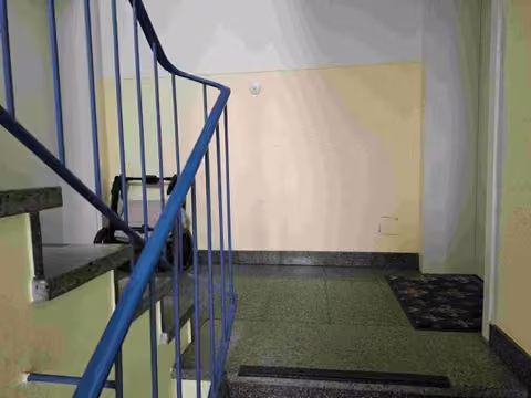 Zwangsversteigerung Eigentumswohnung in Wuppertal, Barmen – Straßenansicht des Mehrfamilienhauses Hohenstein 62 in Wuppertal-Barmen.