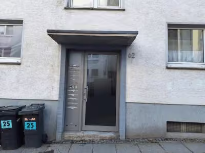 Zwangsversteigerung Eigentumswohnung in Wuppertal, Barmen – Detailansicht des Hauseingangsbereichs der Liegenschaft.