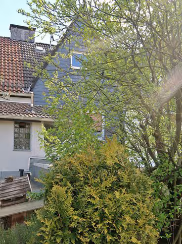 Zwangsversteigerung Reihenhaus in Wuppertal, Langerfeld-Beyenburg – Rückseitige Fassadenansicht des Wohnhauses.