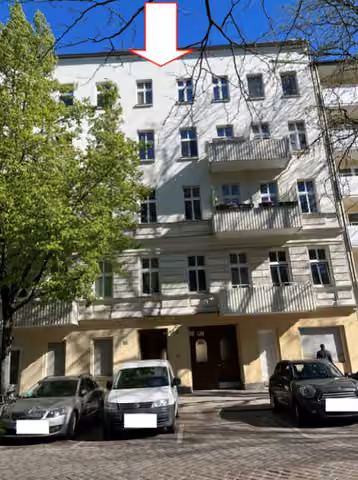 Zwangsversteigerung Wohn-/Geschäftshaus in Berlin, Charlottenburg – Straßenseitige Fassadenansicht des Vorderhauses in der Pestalozzistraße 22.