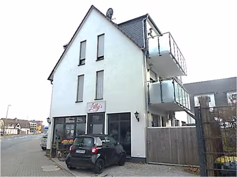 Zwangsversteigerung Einfamilienhaus in Raunheim – Frontalansicht des Wohn- und Geschäftshauses Frankfurter Straße 23 A.