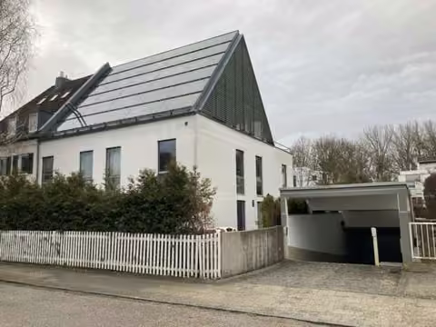 Zwangsversteigerung Eigentumswohnung in München, Gern / Neuhausen-Nymphenburg – Vorderansicht der Wohnanlage Paduanostraße 6 von Nordwesten.
