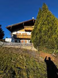 Zwangsversteigerung Stellplatz/Garage in Anger – Außenansicht Südwest des Bauernhofs auf Fl.Nr. 1055.