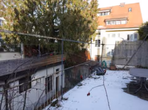 Zwangsversteigerung Wohn-/Geschäftshaus in Lindau – Große Dachterrasse der Wohnung a über dem Rückgebäude.