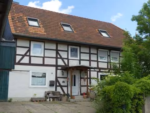 Zwangsversteigerung in Wolfenbüttel, Fümmelse – Fachwerk-Wohnhaus der Hofstelle Untere Dorfstraße 40.