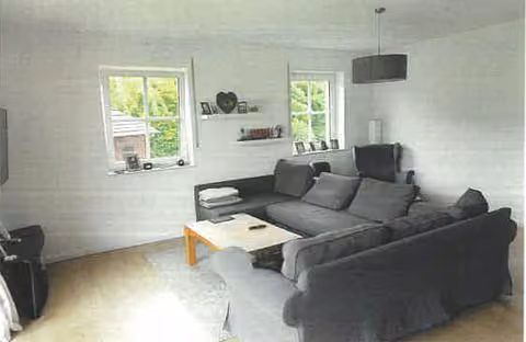 Zwangsversteigerung Einfamilienhaus in Bad Zwischenahn, Ohrwege – Wohn- und Essbereich mit sichtbarem Kaminofenanschluss.
