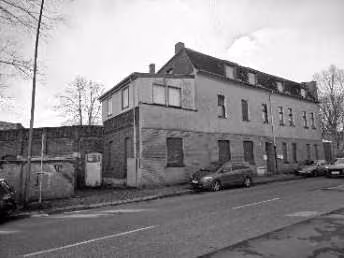Zwangsversteigerung Wohn-/Geschäftshaus in Essen, Katernberg – Straßenfassade an der Gelsenkirchener Straße mit Hofeinfahrt.