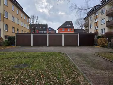 Zwangsversteigerung Eigentumswohnung in Essen, Bochold – Innenansicht der Fertiggarage Teileigentum Nr. 19 mit Schwingtor.