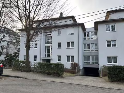 Zwangsversteigerung Stellplatz/Garage in Chemnitz, Altendorf – Straßenansicht der Wohnanlage Haus Nr. 37 und 39 von Norden.