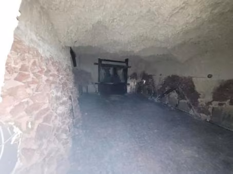 Zwangsversteigerung in Reichenbach im Vogtland – Ehemaliger Gewerbeeingangsbereich der Salzgrotte im Erdgeschoss.