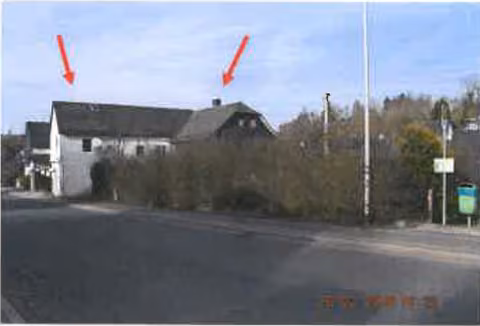 Zwangsversteigerung Einfamilienhaus in Remptendorf, Ruppersdorf – Straßenansicht des Bewertungsobjekts im Straßenverlauf.