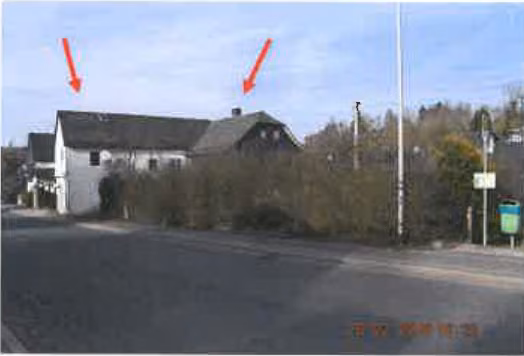 Zwangsversteigerung Einfamilienhaus in Remptendorf, Ruppersdorf – Straßenansicht des Bewertungsobjekts im Straßenverlauf.