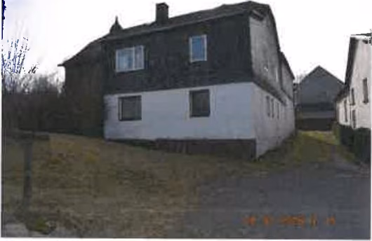 Zwangsversteigerung Einfamilienhaus in Remptendorf, Ruppersdorf – Rückwärtige Gebäudeansicht über den angrenzenden Dorfteich.