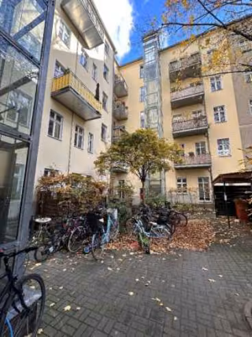 Zwangsversteigerung Büro in Berlin, Prenzlauer Berg – Hofseite mit Aufzugsanbau