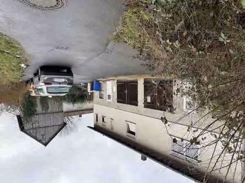 Zwangsversteigerung Einfamilienhaus in Schrecksbach, Röllshausen – Außenansicht der Hofanlage Hof Röllhausen 4 und 5 von der Zufahrt.