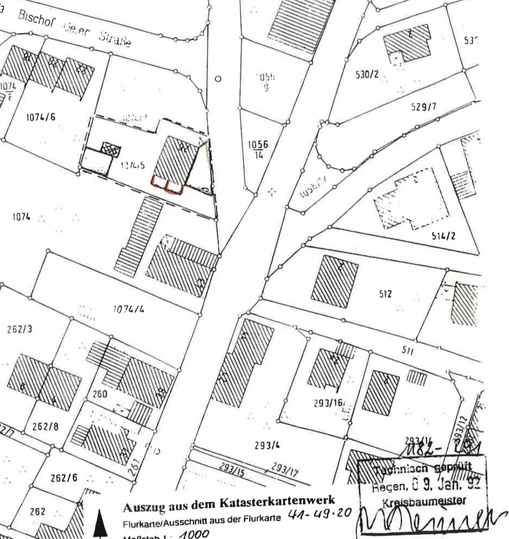 Zwangsversteigerung Eigentumswohnung in Regen – Lageplan aus der Teilungserklärung mit rot markierten Stellplätzen der Einheit Nr. 3.