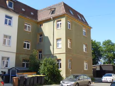 Zwangsversteigerung Eigentumswohnung in Gera, Pforten – Straßenseitige Außenansicht des Mehrfamilienhauses Richard-Wagner-Straße 31.
