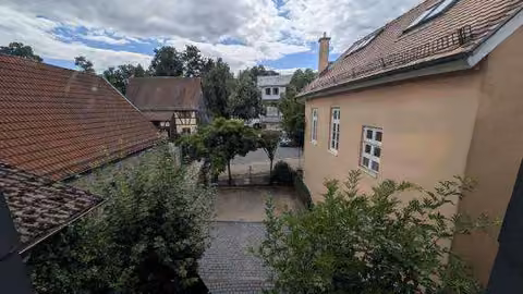 Zwangsversteigerung Wohn-/Geschäftshaus in Königstein im Taunus – Straßenseitige Hauptansicht des Wohn- und Geschäftshauses in der Hauptstraße
