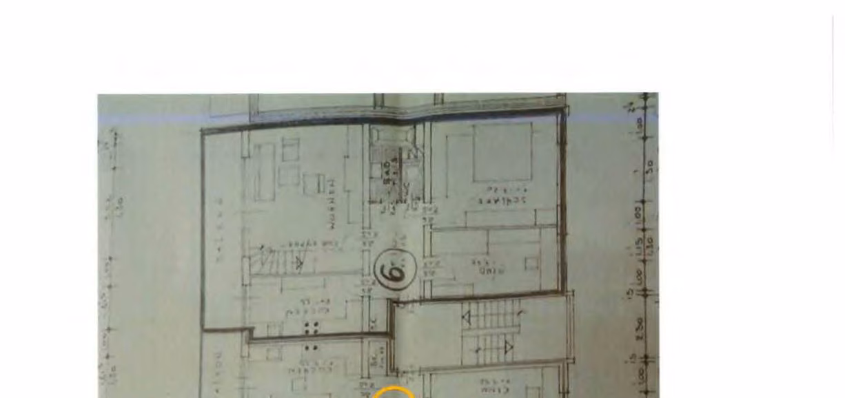 Zwangsversteigerung Eigentumswohnung in Ludwigshafen, Mundenheim – Grundriss des 2. Obergeschosses und des Dachgeschosses mit Markierung der Wohnung.