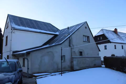 Zwangsversteigerung Einfamilienhaus in Cunewalde, Mittelcunewalde – Nordansicht des Wohngebäudes
