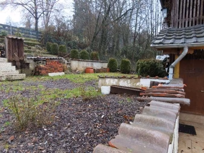 Zwangsversteigerung Gewerbe in Schönau – Innenhofansicht zwischen Vorderhaus und Hofgebäuden.