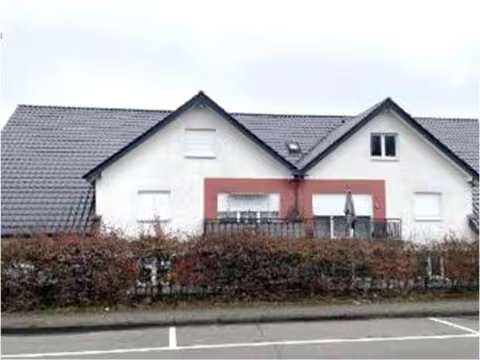 Zwangsversteigerung Eigentumswohnung in Gummersbach, Bernberg – Gesamtansicht des Mehrfamiliendoppelhauses Südring 7, 7 a von der Straßenseite.