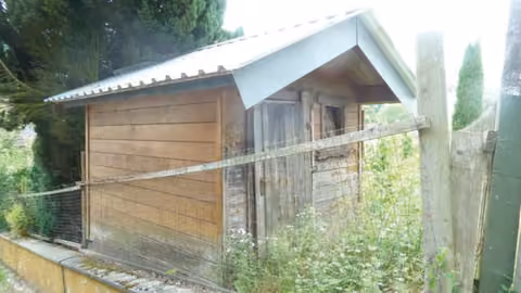 Zwangsversteigerung Einfamilienhaus in Breitenbach am Herzberg, Machtlos – Einfaches Gartenhaus in Holzkonstruktion auf dem Grundstück.