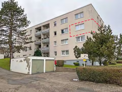 Zwangsversteigerung Eigentumswohnung in Aachen, Burtscheid – Außenansicht des Mehrfamilienhauses Amyastraße 34 mit Markierung der Wohnung.