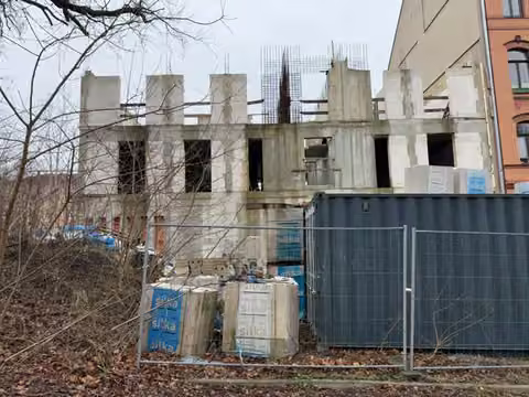 Zwangsversteigerung in Chemnitz – Blick von der Straße der Nationen aus westlicher Richtung auf den Rohbau