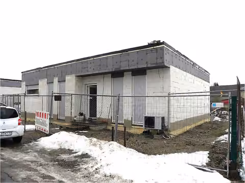 Zwangsversteigerung Einfamilienhaus in Schönebeck, Felgeleben – Außenansicht des freistehenden Einfamilienhauses Am Anger 36.