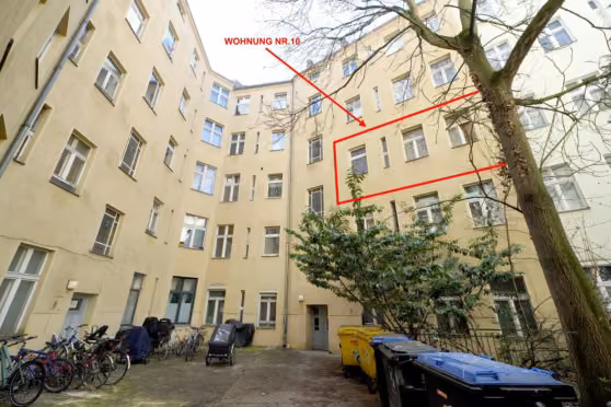 Zwangsversteigerung Eigentumswohnung in Berlin, Neukölln – Ansicht des ersten Innenhofs mit Markierung der Wohnungslage.