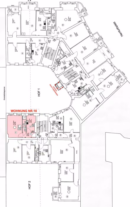 Zwangsversteigerung Eigentumswohnung in Berlin, Neukölln – Grundriss des 2. Obergeschosses mit Hervorhebung der Wohnung Nr. 10.