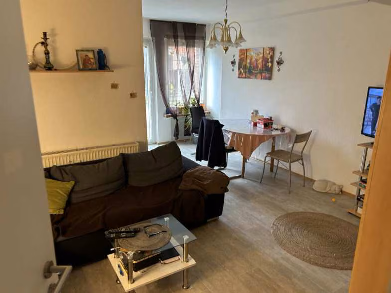 Zwangsversteigerung Mehrfamilienhaus in Einbeck, Holtensen – Wohnraum in Wohnung 1.