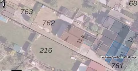 Zwangsversteigerung Doppelhaushälfte in Lage – Luftbild mit Katastereinblendung der Flurstücke 761 und 763.