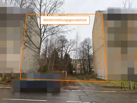 Zwangsversteigerung Grundstück in Chemnitz, Gablenz – Straßenansicht der Baulücke an der Heinrich-Schütz-Straße 86.