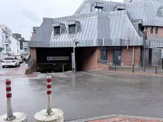 Zwangsversteigerung Stellplatz/Garage in Ibbenbüren – Einfahrt zur Sammeltiefgarage des Wohn- und Geschäftshauses.