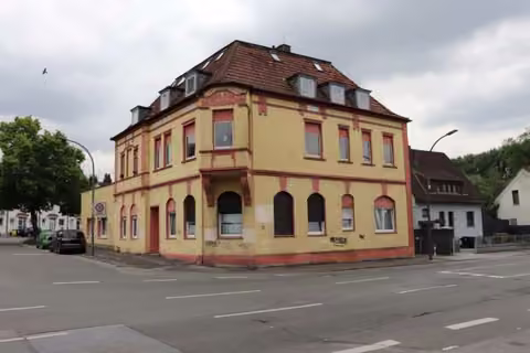 Zwangsversteigerung Eigentumswohnung in Dortmund, Derne – Straßenansicht des Hauptgebäudes Altenderner Straße 92.