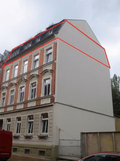 Zwangsversteigerung Eigentumswohnung in Plauen, Reißiger Vorstadt – Ostansicht des Gebäudes mit geschlossener Giebelseite.