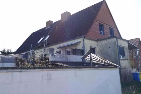 Zwangsversteigerung Doppelhaushälfte in Burgstall, Dolle – Rückwärtige Gartenansicht der Doppelhaushälfte.