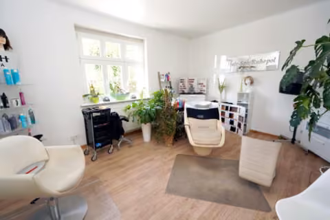 Zwangsversteigerung Wohn-/Geschäftshaus in Berlin, Tegel – Gewerbefläche im Erdgeschoss (Frisiersalon).